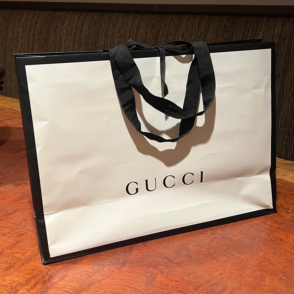 Gucci Extra Large Paper Shopping Bag 2175&acirc; X 1575&acirc; X 75&acirc;